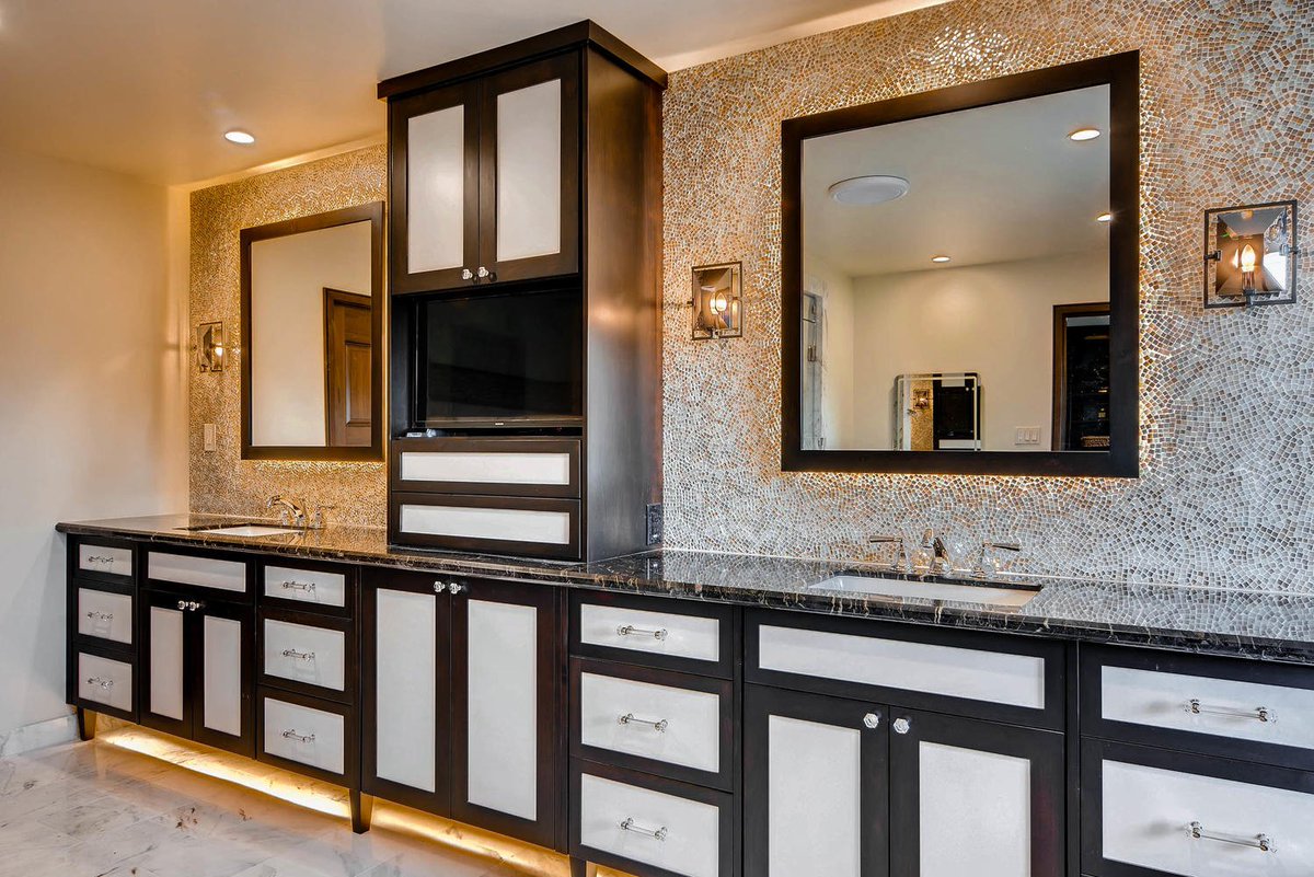 emsertile's tweet image. #MOSAIC MADNESS on #MosaicMonday with a super cool installation of our Charm series in Trophy and the flooring as Kalta Fiore! #Arizona