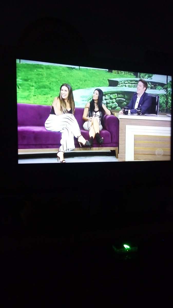 Katia_Monique's tweet photo. Rt quem ta vendo @SimoneeSimaria @PgmDoPorchat #SimoneeSimariaNoPorchat https://t.co/fAiBzZleb6