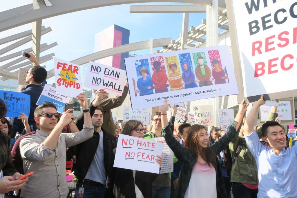 lifeatgoogle's tweet photo. At HQ today #GooglersUnite to show solidarity with immigrants, refugees, Muslims and fellow Googlers worldwide. https://t.co/g4V7fh8nZZ