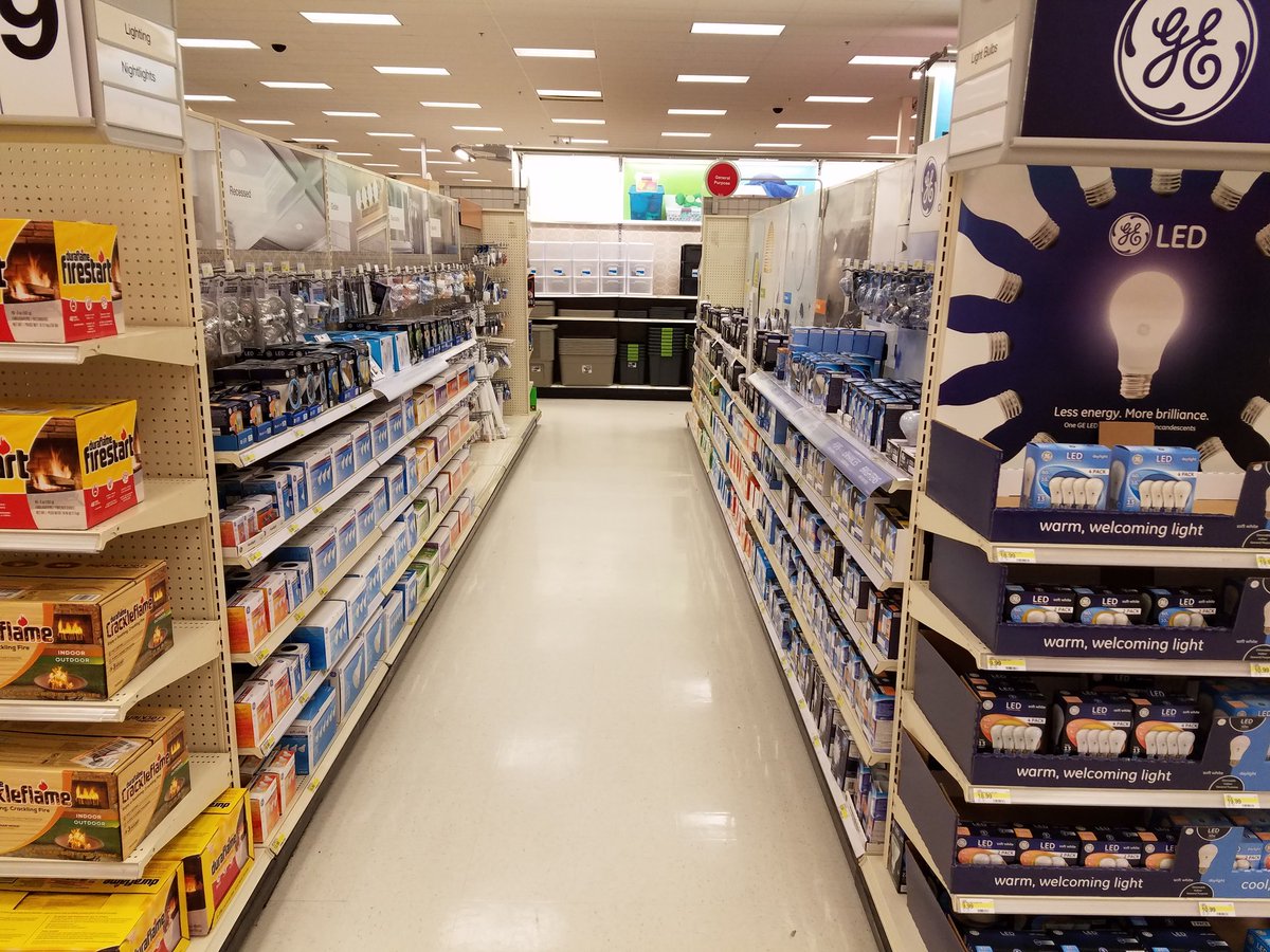 anthonyjcoe's tweet photo. Bath towels and light bulbs are legit #peakhourzone #blainetrain @Bret_Kerr @EmilyManske @Howard_JoshT https://t.co/i5O03LTcv1