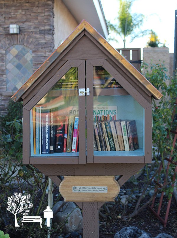 LtlFreeLibrary's tweet photo. Loving the geometric design on the Little Free Library of the Day, #50309 in San Diego, CA! https://t.co/7wwSbHOXRZ