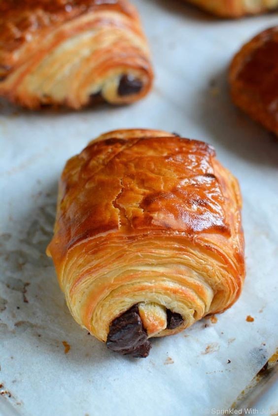 BalaFive's tweet photo. Celebrate #CroissantDay with a chocolate croissant! Brought to you by @SprnkldWthJules https://t.co/eLr1ZtAvkE #EatSmart #CheatSmart https://t.co/4XciR4oDtW