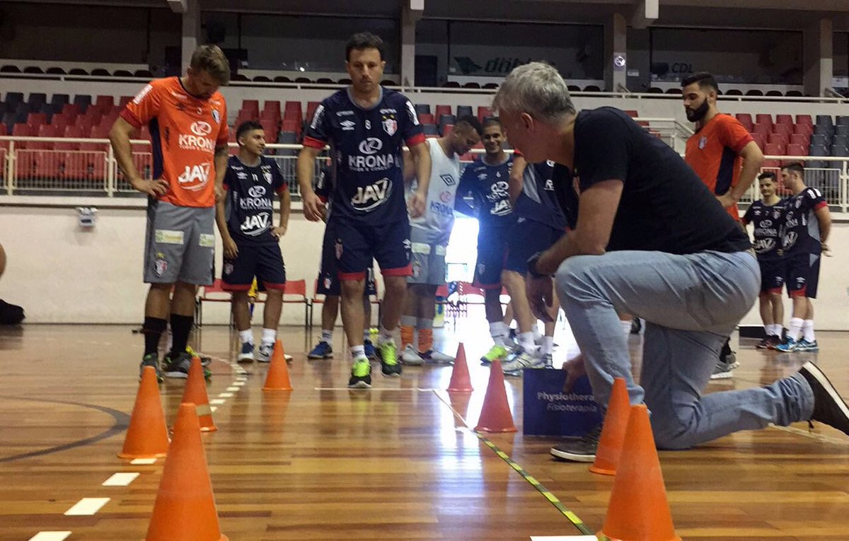 lecofutsal08's tweet photo. Início dos trabalhos de 2017, dia de testes e largada para a pré temporada. 
Que seja um ano de muitas alegrias e conquistas. 
#JecFutsal https://t.co/8rNBF3IUwU