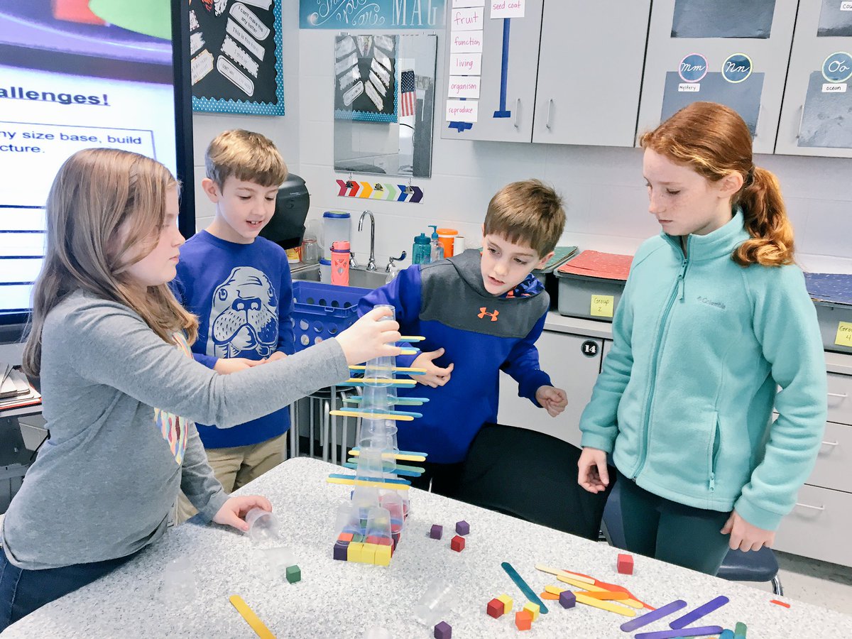KnightsDlights's tweet photo. Having fun with another STEM challenge during our Makerspace time! #vhew https://t.co/FkqFL5i4nL