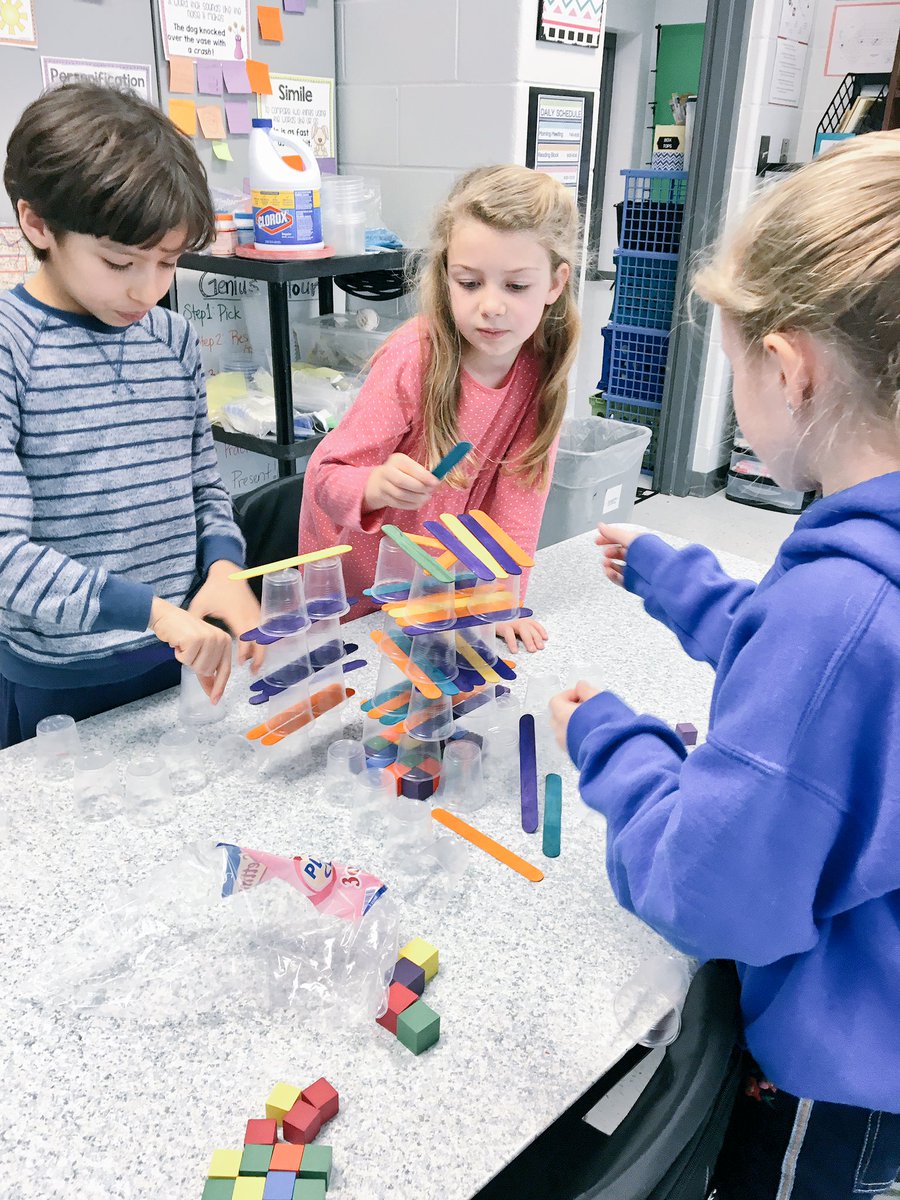 KnightsDlights's tweet photo. Having fun with another STEM challenge during our Makerspace time! #vhew https://t.co/FkqFL5i4nL