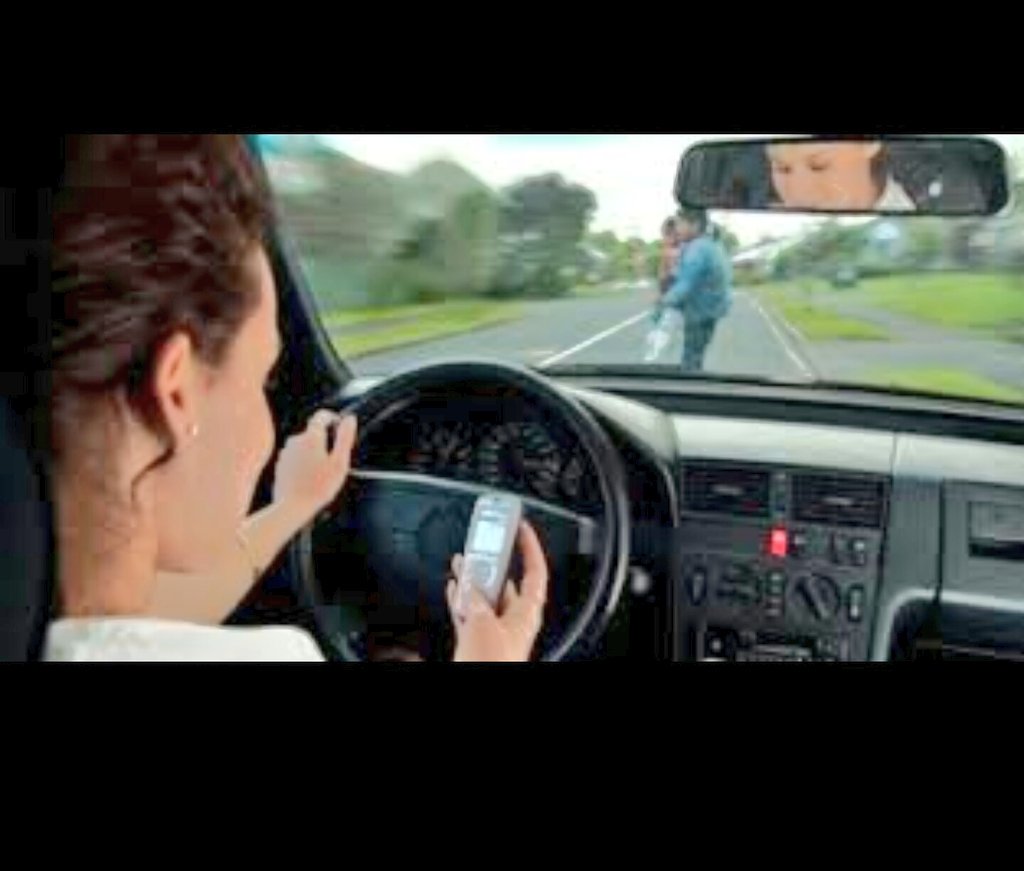 PCPappy's tweet photo. Let's all work together and help curb #distracteddriving Let's all get home safe. #drivesafe #ItCanWait #PutDownThePhone #pappystips https://t.co/J3RaI371R6
