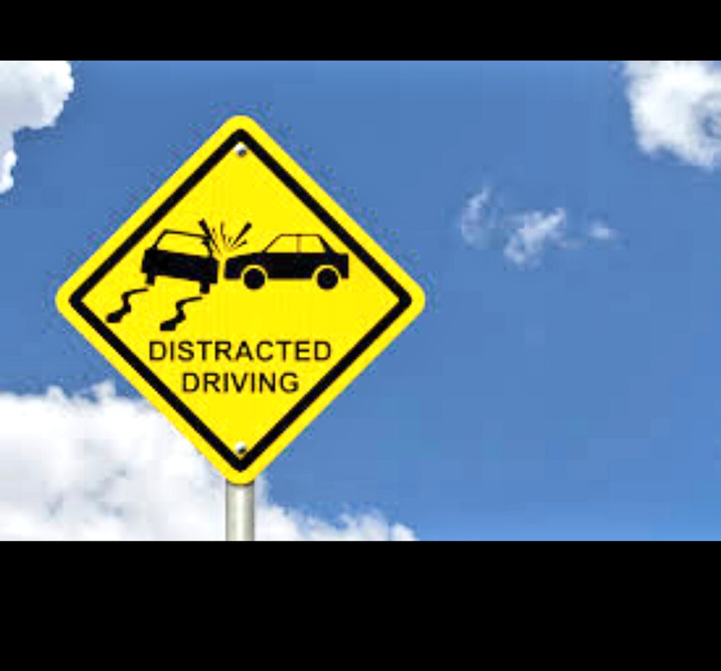 PCPappy's tweet photo. Let's all work together and help curb #distracteddriving Let's all get home safe. #drivesafe #ItCanWait #PutDownThePhone #pappystips https://t.co/J3RaI371R6