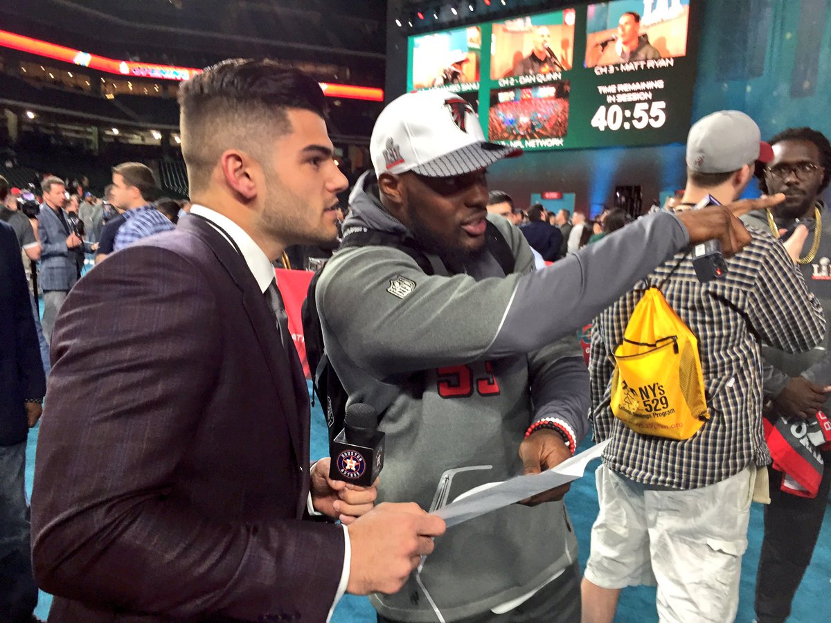 Adam_M_Winkler's tweet photo. Norfolk's LaRoy Reynolds plays LB for #Falcons. Tonight, he plays reporter.

You'll wanna see @WTKR3 news at 11pm!

https://t.co/SriD9VTgOh https://t.co/UCrTxAY08X