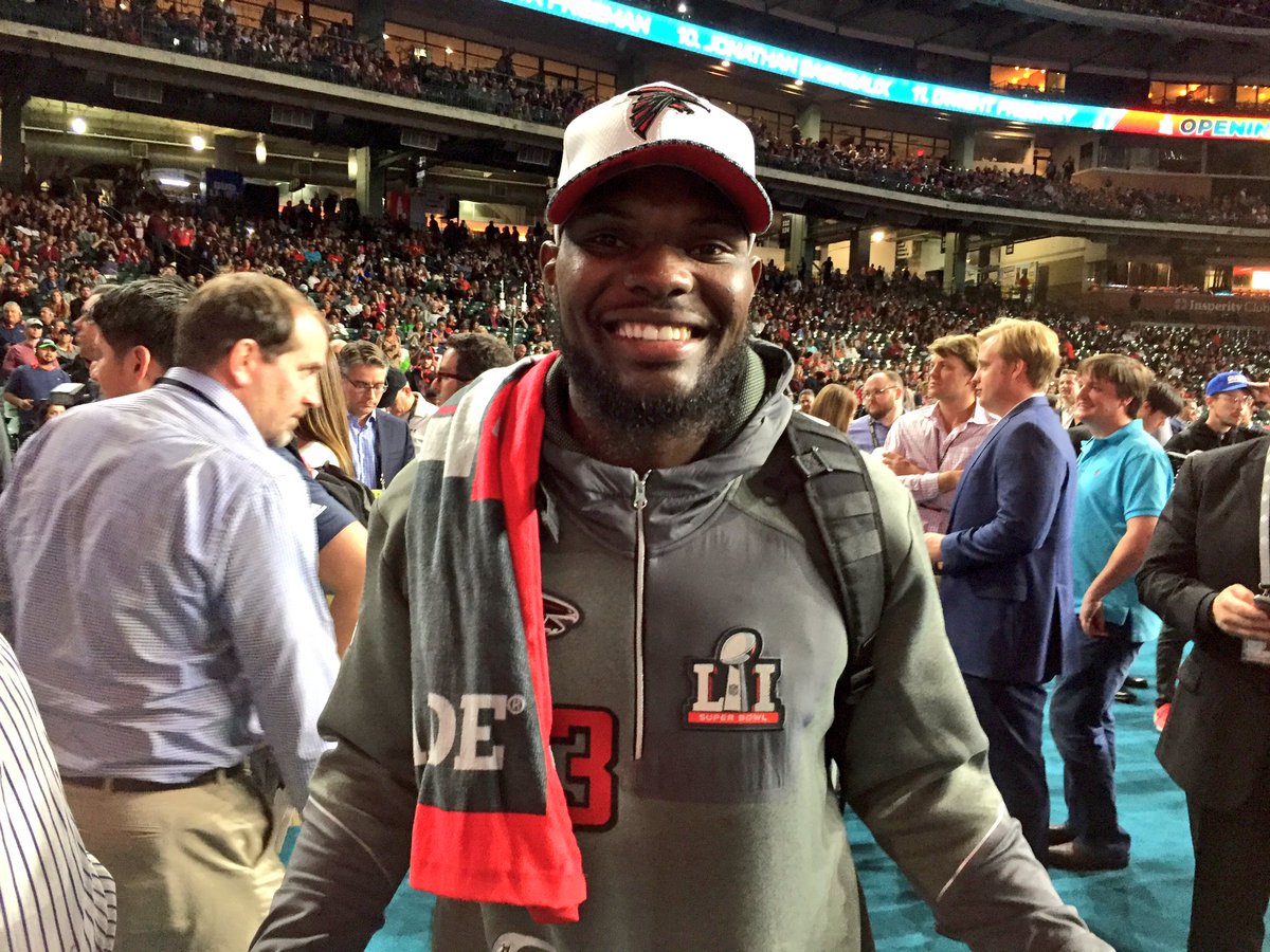 Adam_M_Winkler's tweet photo. Norfolk's LaRoy Reynolds plays LB for #Falcons. Tonight, he plays reporter.

You'll wanna see @WTKR3 news at 11pm!

https://t.co/SriD9VTgOh https://t.co/UCrTxAY08X