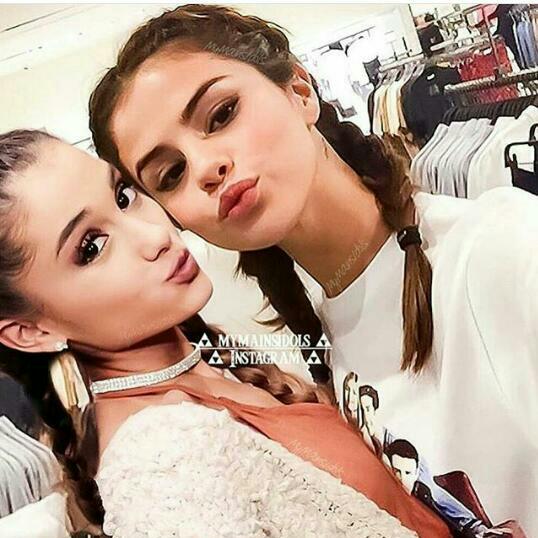 CarduzElizabeth's tweet photo. Por que apesar de todo lo que van en contra de esta amistad va?...
No noo mba'epio cheve yo le amo a ari tanto como a sel😌💕😂👌 https://t.co/XRJKHRtB00