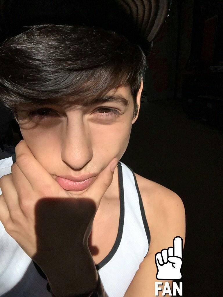 CarduzElizabeth's tweet photo. Por que enserio te quiero aquí en paraguay😭💔..
@matthunter123 #BestFans #Army 😭✋���#TEAMOHUNTER😭💕 https://t.co/0s7h94yBgP