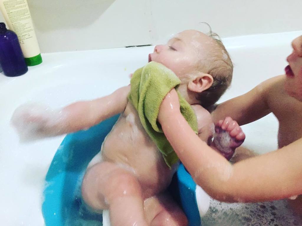 sweetbeets_'s tweet photo. It's okay, Reinger-- I'm just gonna give you a quick wash.... 😬😬😬#brothers #raisingboys #leifandreinger #mamahood #… https://t.co/GMSDDmNLYu