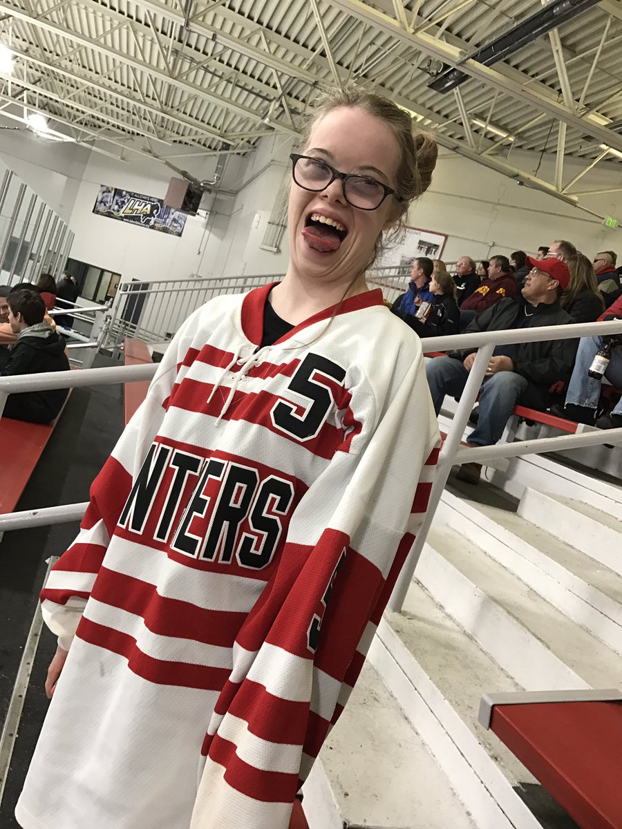 LNgirlshockey's tweet photo. Goal from #5 @katewiniecki making it 2-0!!! https://t.co/mFFv0sV3Uo