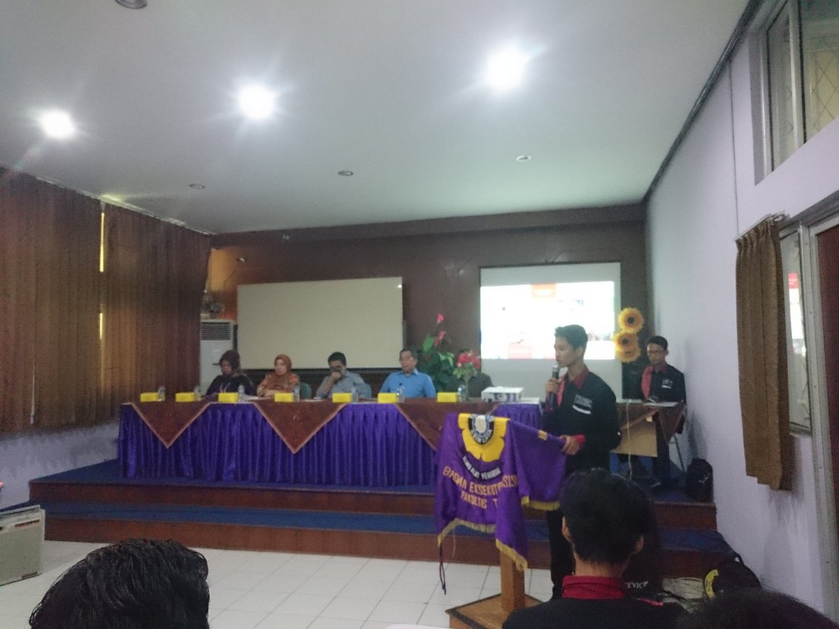 Sedang berlangsung launching Badan Pengurus Harian BEM KM FT UNSRI. Di dekanat Fakultas Teknik lantai 3.
