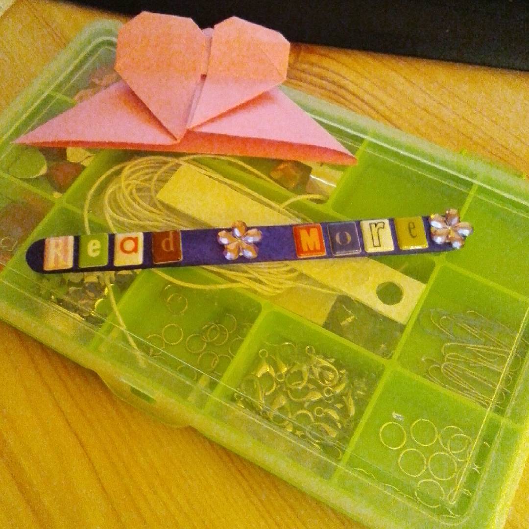 RoseEnglishUK's tweet photo. #Crafting #Bookmarks #Origami #Heart #Lollipop #Stick #Alphabet #First #Attempt #ukindielitfest #WMVBSAB #BookSigning https://t.co/4kFaKv17JG