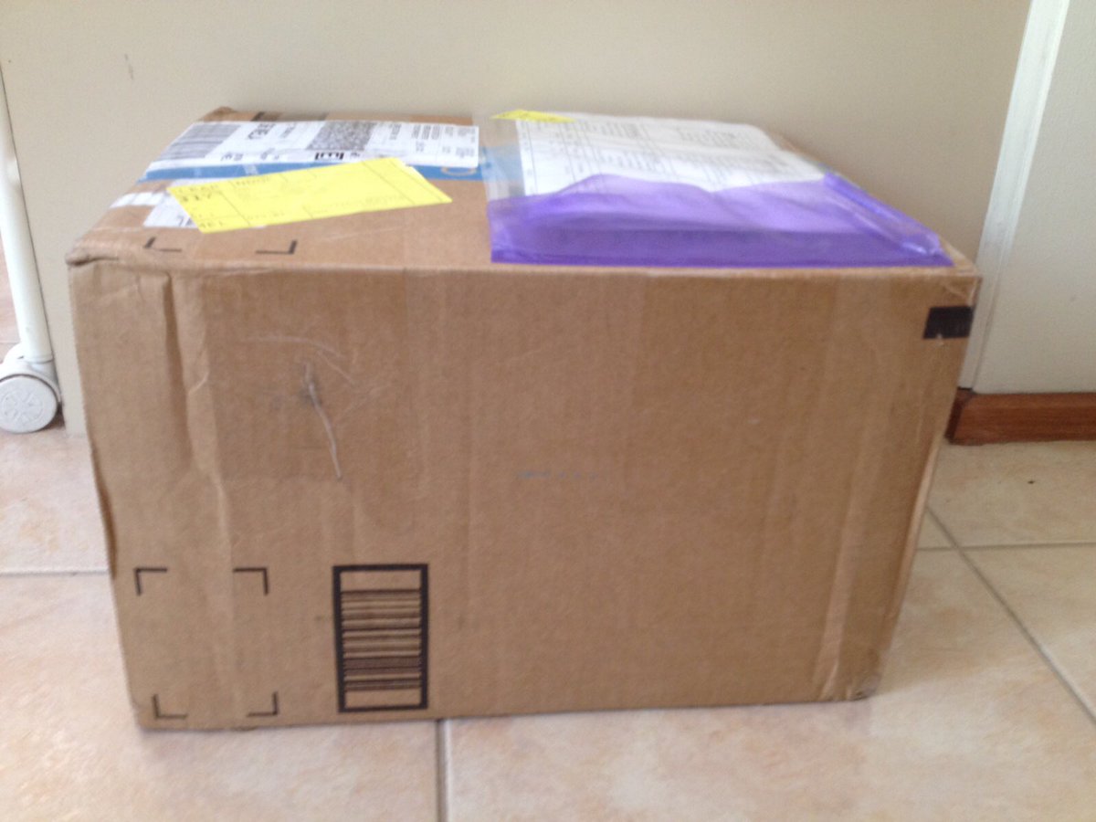 WeirdAndRetro's tweet photo. YES!! January's MASSIVE #RetroGaming #CarePackage from @BundleBox just arrived! Counting down the minutes until it's home time!!! :D https://t.co/UwdHPGcZZk