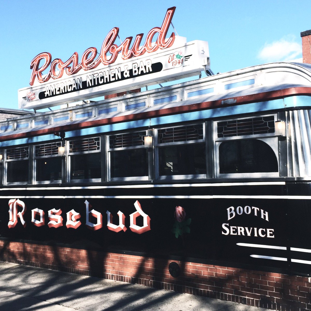 mynextstepto's tweet photo. Found the cutest diner today! Not just a pretty face, the food's damn good too! #Travel #Boston https://t.co/wLurtaJWcZ