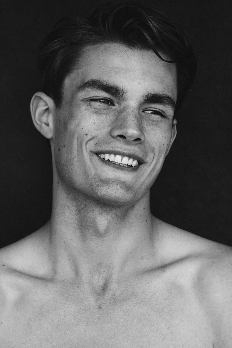 saummerand's tweet photo. i felt like smiling in this one lol #model https://t.co/VaBmjJmwqz