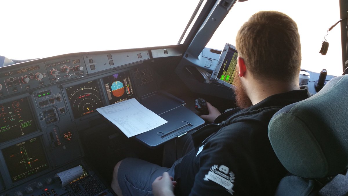 Tons0fun's tweet photo. They let me fly the plane! Gave my landing a 10/10! #TotallyNotTrue Shout out to @Flyprdu for getting me into the cockpit though. https://t.co/BXtb2ugwNO