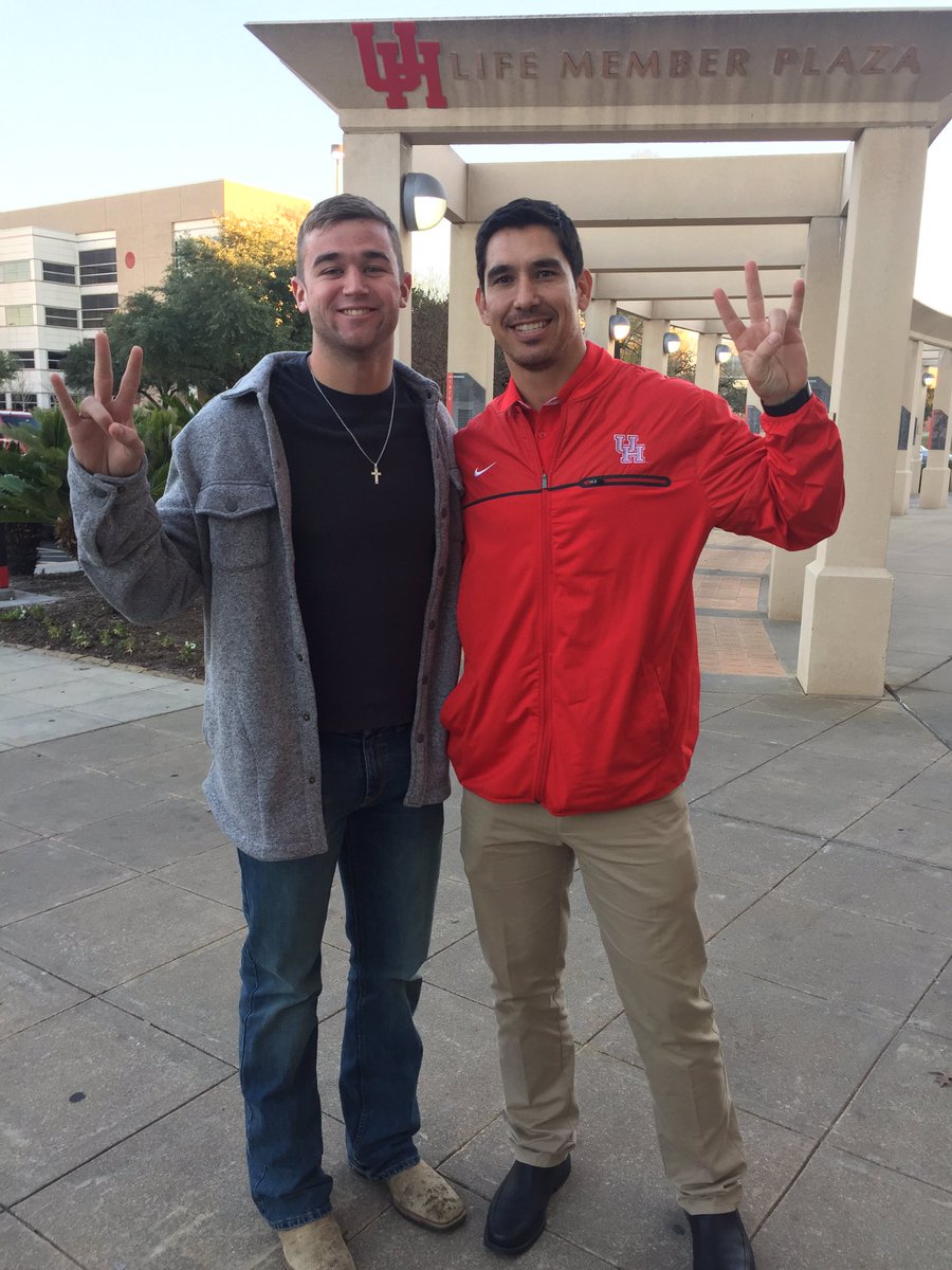 ShaneCreamer's tweet photo. I am officially a Cougar🐾⚪️🔴 #HTownTakeover 
@UHCougarFB @jamescasey85 https://t.co/qqPSyOeNPv