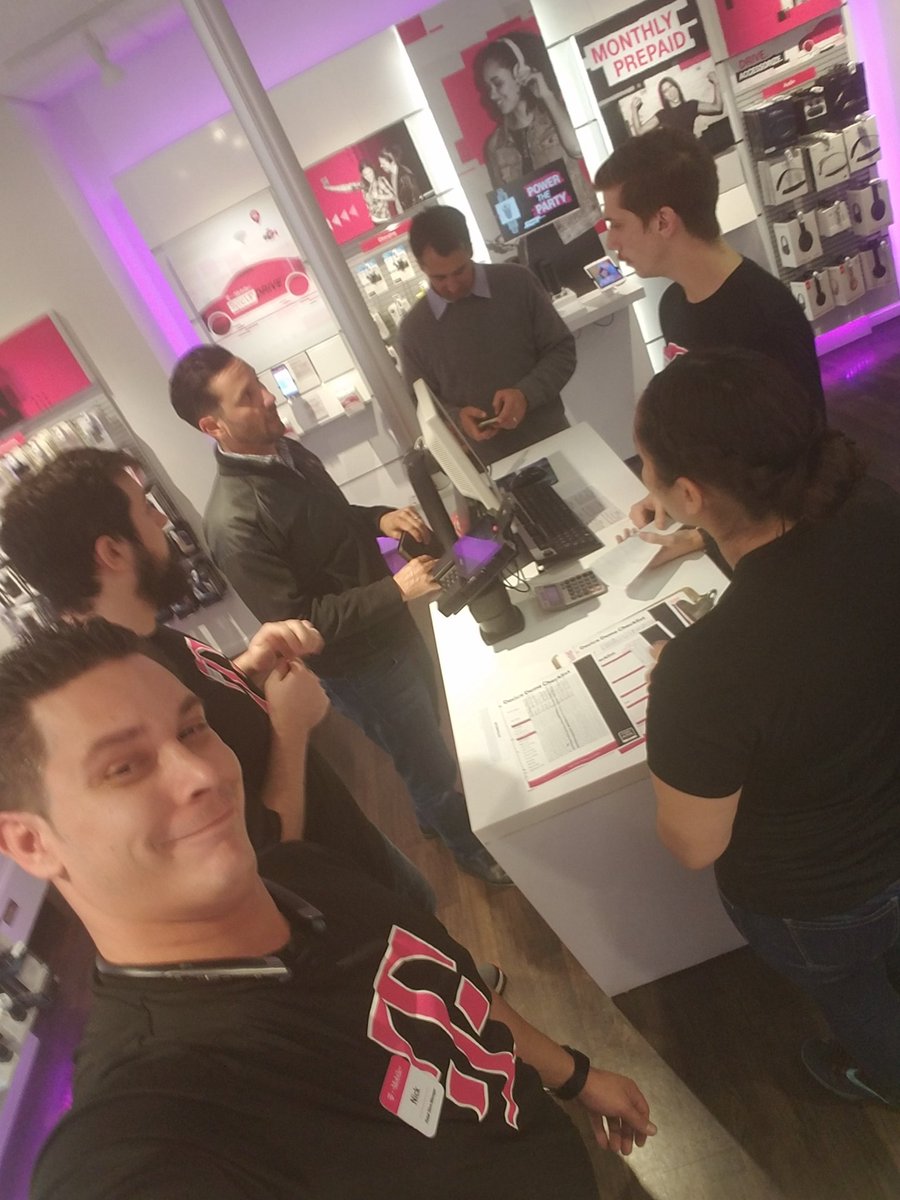 Melzing87's tweet photo. Had an awesome visit w/ @NickGuarine showing the trainees the meaning to #bemagenta @Mobile1_SteveO @dperry2929 @MobileOneLLC #SACisBack https://t.co/JzK1t7QQ3S