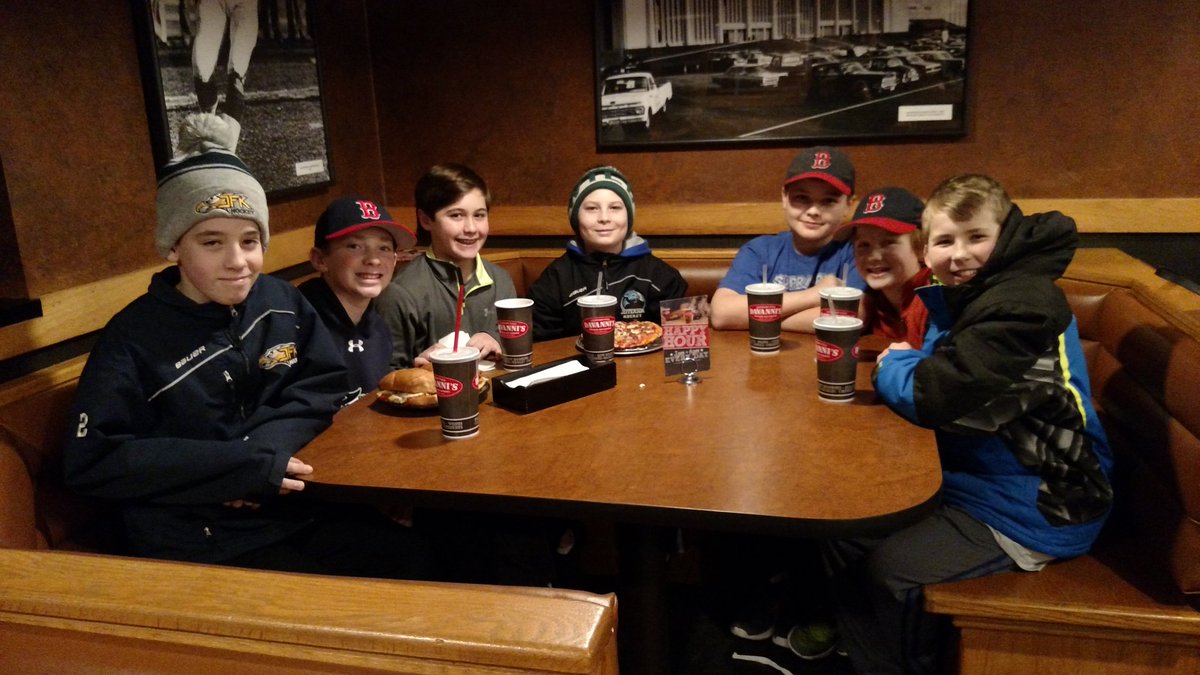 Cooperstown2017's tweet photo. Fun night for dinner at @davannis in #bloomington supporting @BanditsBTBA  12U Cooperstown team. TY #Davannis ! https://t.co/CnYPx0RErG