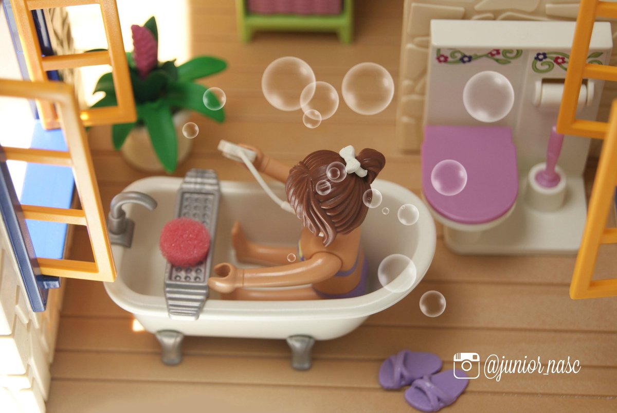 junior_nasc's tweet photo. Dollhouse @playmobil @JuegaMundoplay @LinoD @PlaymoRubio @Playclicks @playmobilmexico @_ladystark_ @fabri_valerio #playmobil #dollhouse https://t.co/Z9ikL7ansd