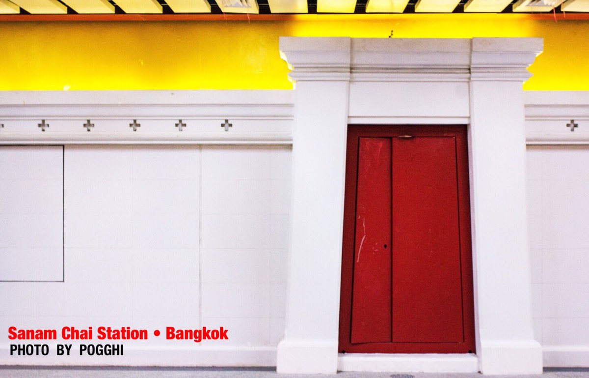 POGGHI's tweet photo. สถานีรถไฟฟ้าใต้ดินสนามไชย การออกแบบได้รับแรงบันดาลใจมาจากท้องพระโรงแห่งกรุงรัตนโกสินทร์ และกำแพงพระบรมมหาราชวัง (เปิดให้บริการต้นปี ๖๒) https://t.co/heTBqZYC8I