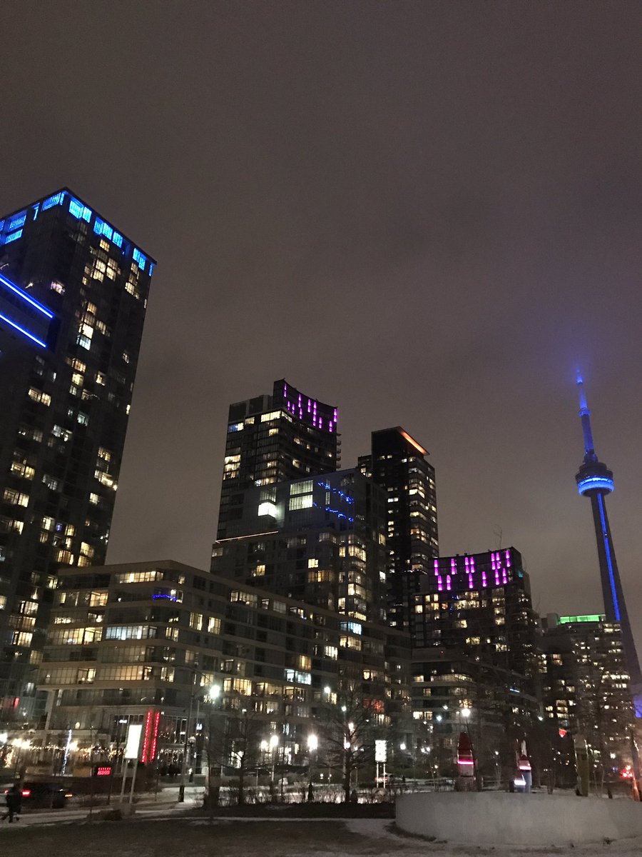 ms_jlau's tweet photo. @INTERAC treating myself to these views on a Monday night #MonthOfMe https://t.co/VmkWbYUadQ