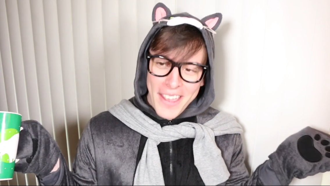 katiegrey35's tweet photo. @ThomasSanders my two new fav outfits on your dad &amp; teacher character ,love the part at the end title where teacher makes a dad joke https://t.co/AeeLSLDGTN