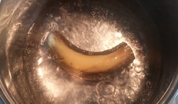 Boil a #banana and drink the liquid before sleep! Amazing results! #health #healthTips via <a href="/naturalnfit/">naturalnfit</a> naturalnfit.com/boil-banana-dr…