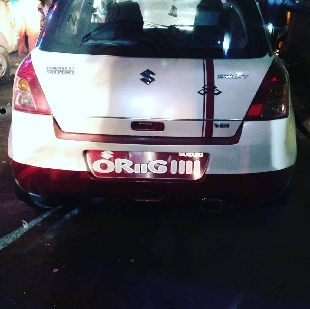 swateekj's tweet photo. When weird things happen on roads, can an orgy be far behind? #weirdtexts #amusement https://t.co/5UB6rbhhRI https://t.co/QqCo3k4dqA