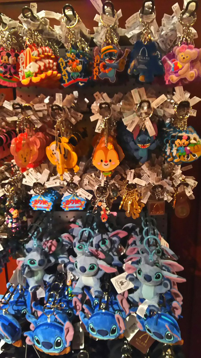 ちゅきばば Chukibaba Pa Twitter アウラニのスティッチグッズ 細かいやつら編 ピンバッジは日本より扱いが良く 種類が豊富 ピントレという文化 があり ネックストラップにピンをたくさん着けて歩いたりするみたいです ただ ピンバッジって高いんです