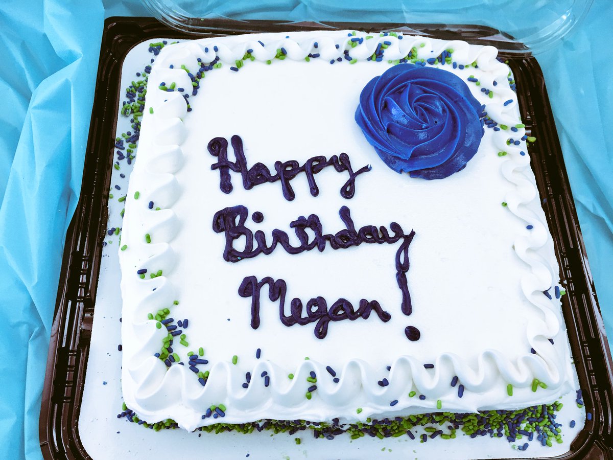 McLees_Megan's tweet photo. Shoutout to my amazing boss for surprising me with bday love.Ao unexpected since my bday was on a sunday!@Jessica18salaza #msscerritos https://t.co/wSNctOnXT4