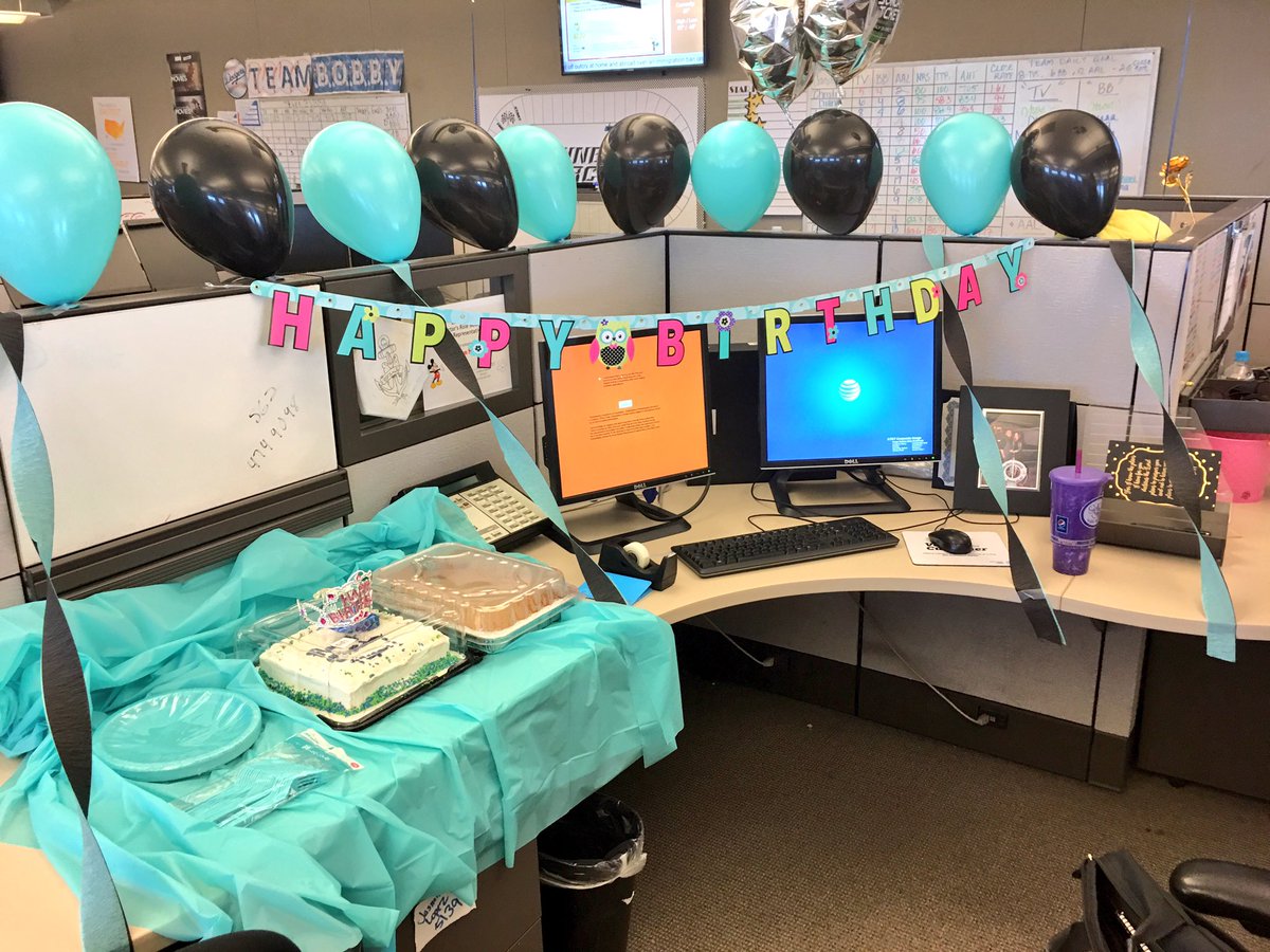 McLees_Megan's tweet photo. Shoutout to my amazing boss for surprising me with bday love.Ao unexpected since my bday was on a sunday!@Jessica18salaza #msscerritos https://t.co/wSNctOnXT4