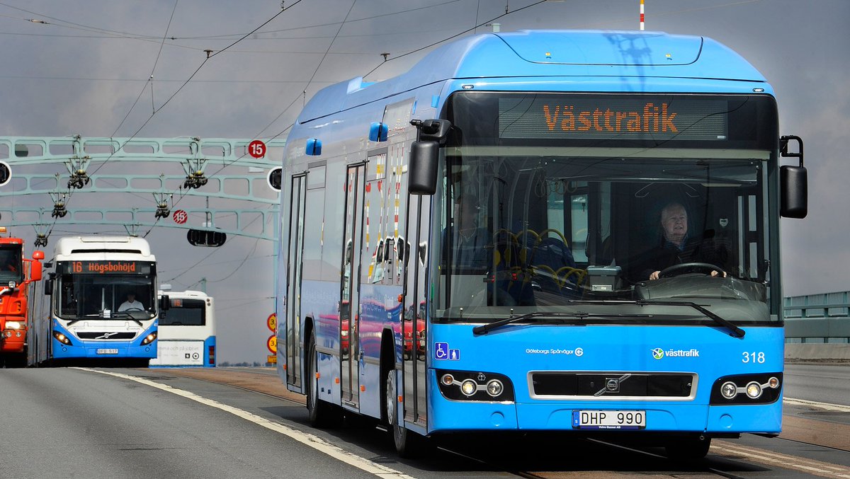 VolvoGroupSE's tweet photo. Ny milstolpe för Volvos hybridbussar – 3000 sålda. #nyhet  https://t.co/NWWlqnVToz https://t.co/g4lL4xBDZj