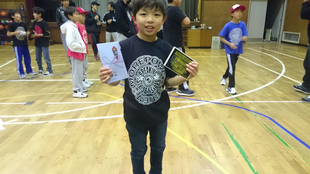bboyhyuga's tweet photo. 2015/12/6
#MorePowerCrew バトル
スタイル部門  優勝
#BBOY #bboy #BGIRL #bgirl #BBOYING
#hiphop #hyuga #powermove #break#9yearold #9歳 #小学3年生#バトル #battle https://t.co/MYPu4BlfZ0