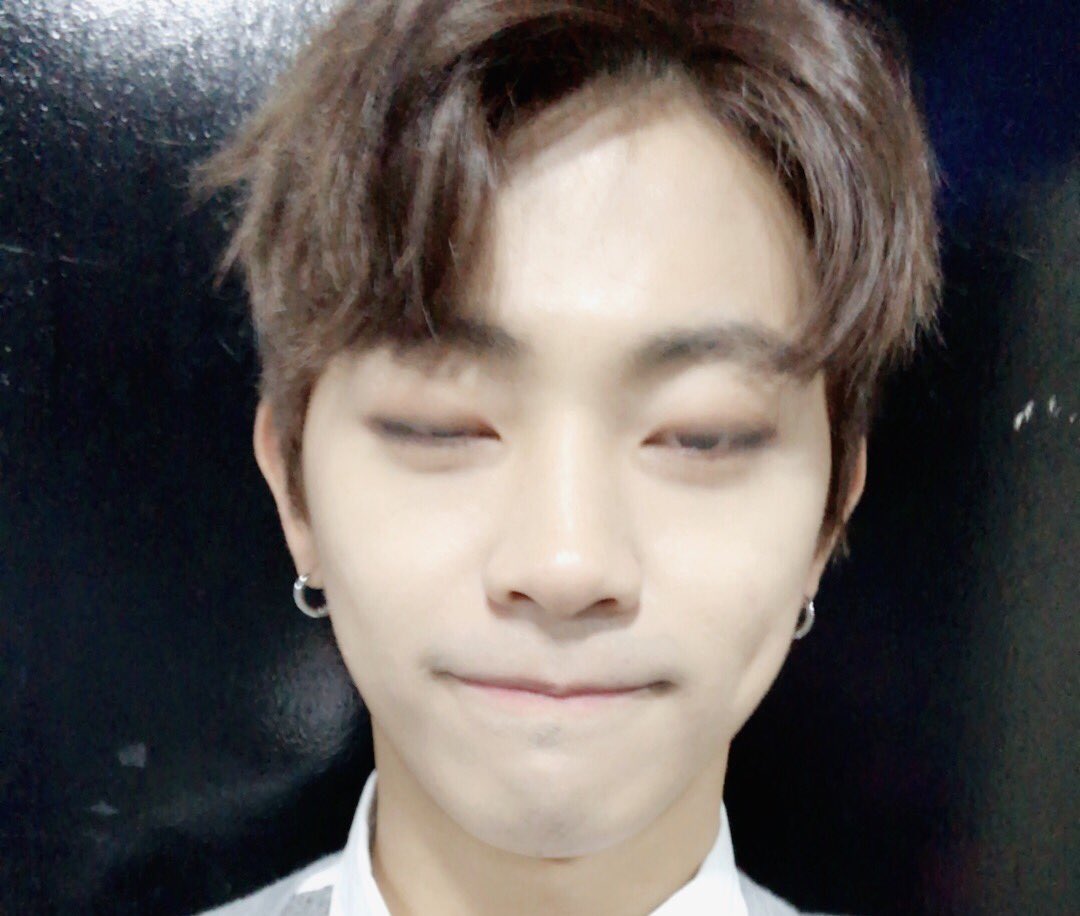 HelloHALO_'s tweet photo. [ㅈㅇㅎ] 오늘 춥당 추워 으드ㅜ드두그두두구구듀듀두ㅜ두ㅜ두ㅜㅜ🤧🤧🤧🤧🤧🤧🤧🤧🤧 https://t.co/RcbsACLA1n