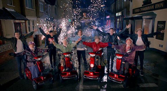 1D_NewsFR's tweet photo. Aujourd'hui c'est l'anniversaire du clip de Midnight Memories. Happy 3 years !! 🎤🎬 #3YearsOfMidnightMemories 🎉 https://t.co/JjIBTiNmxw