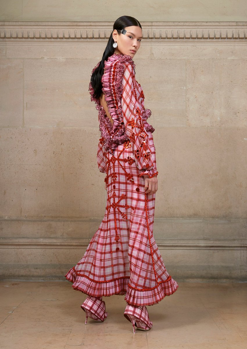 MORecruit's tweet photo. A few snaps from Givenchy Spring 2017 Couture: https://t.co/hMeeZ2CYXL #vogue #Givenchy #couture https://t.co/WEBUB08Viu