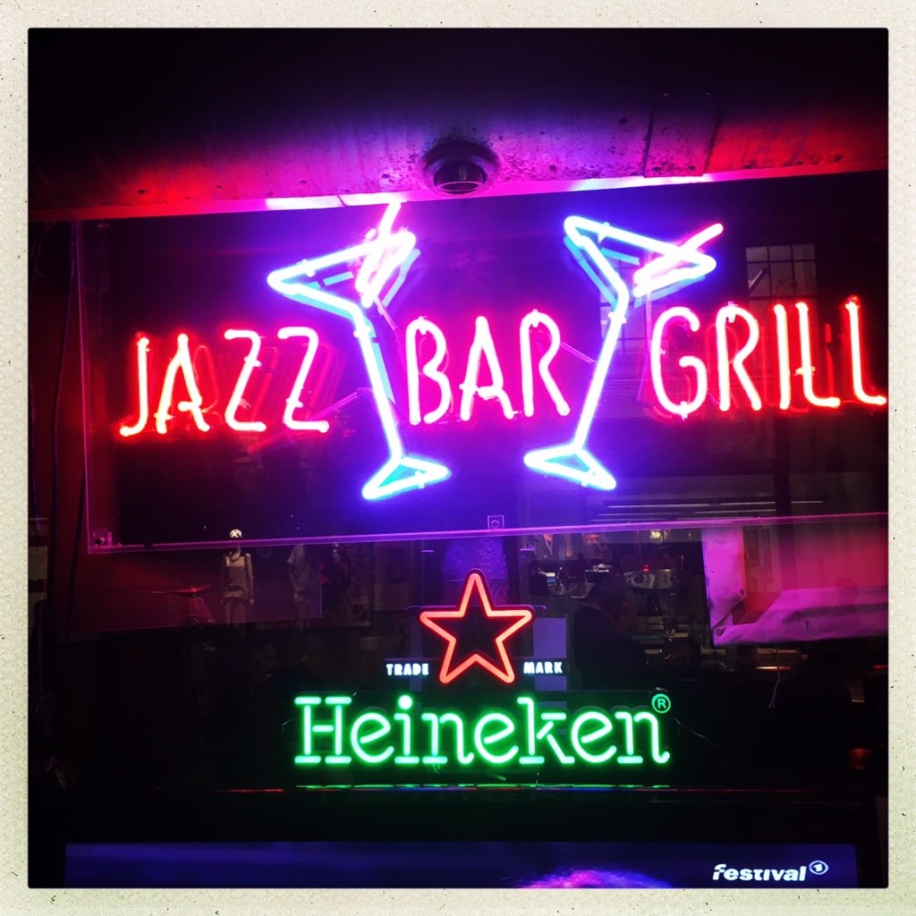 western4uk's tweet image. Looking in from outside #fms_colourful #ThatLondon #Hipstamatic #Jane #Inas1982 #TripleCrown