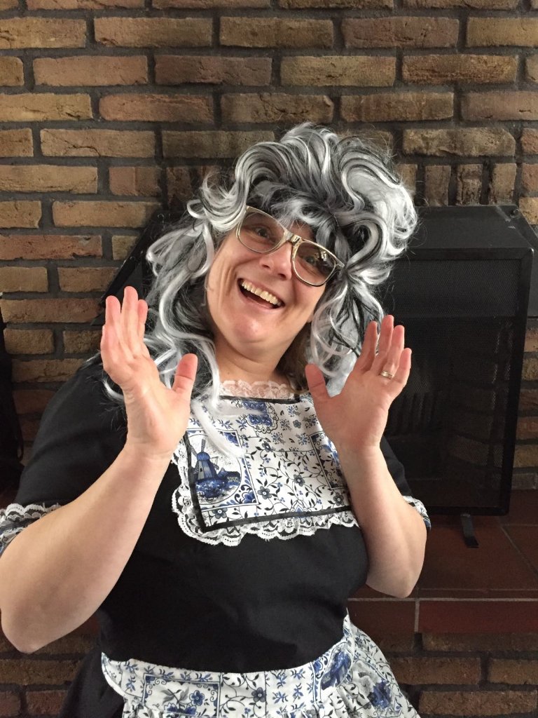 MirandaMMulder's tweet photo. Meet 'Ellie' van @CommFilo,   professioneel inwoner. Af en toe ook gedetacheerd bij @HvBurgerKracht 😂 #spiegelen https://t.co/mB7XXMyjqx