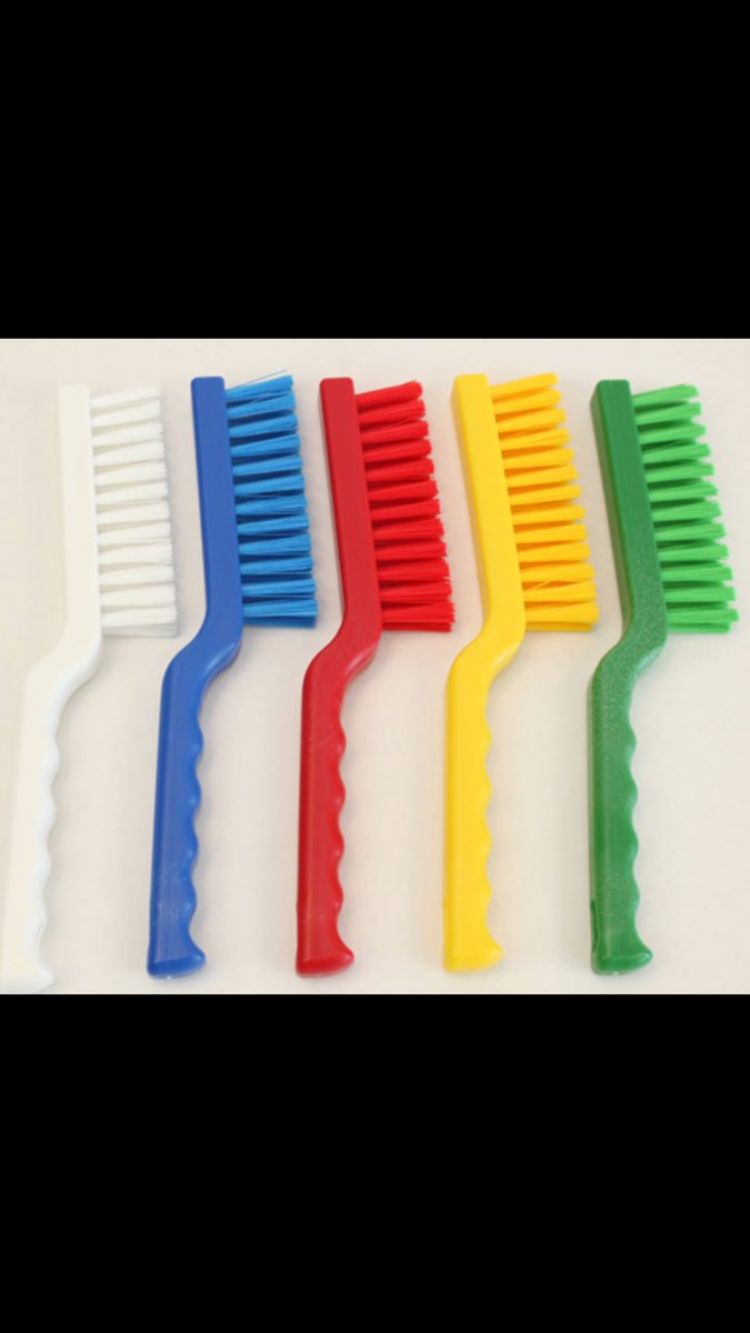 Voegenborstel
Cleans grouting between ceramic tiles.