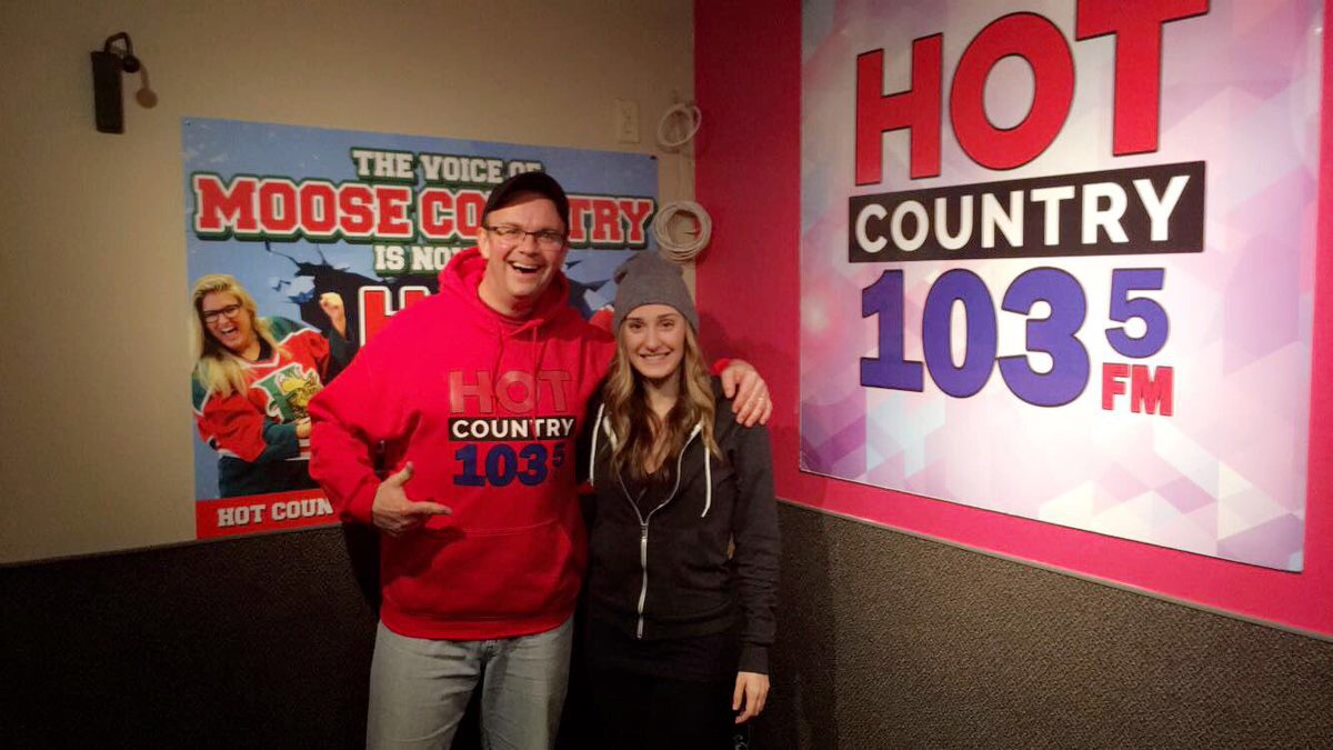 Hanging at @HotCountry1035 with <a href="/IanRobinsonPA/">Ian Robinson</a> #radio #country #cohosting YEHAW !