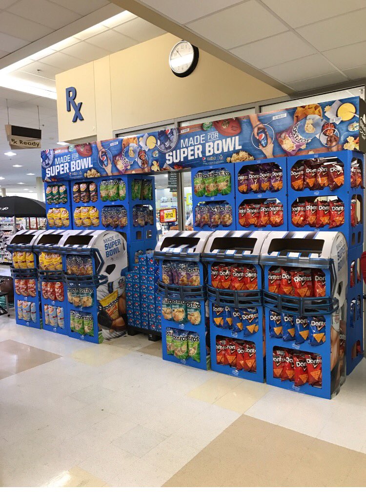 MsDorothyJ's tweet photo. #FLMAT_SuperBowl51 Regis came to play! #NOVA https://t.co/bSzjENExW1