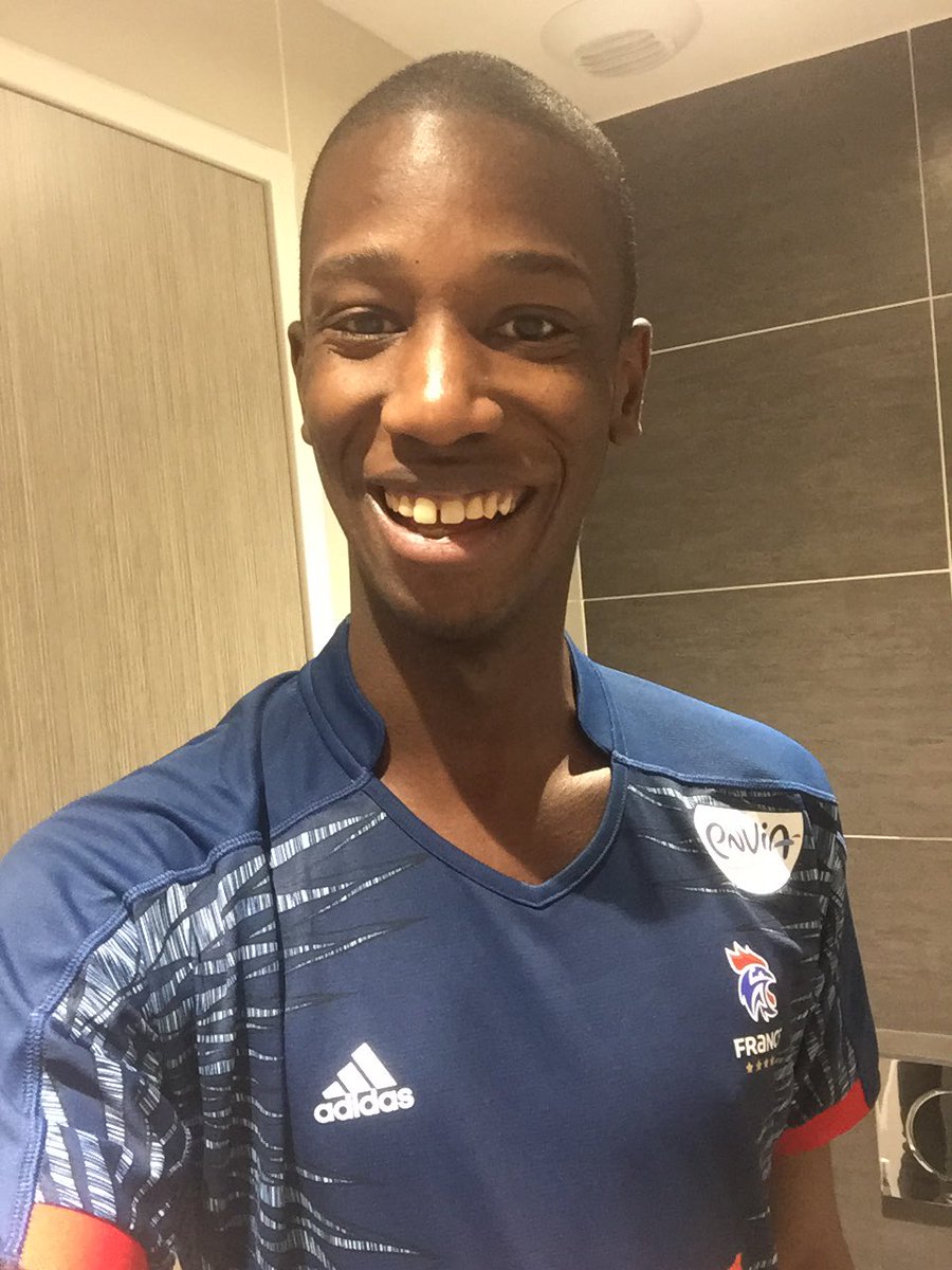 Abdoulaye_Sarr's tweet photo. Bonjour à tous, ajd c'est mon anniv, et c'est avec un enorme sourire que je VOUS souhaite (inversions les rôles) pleins de bonheur 😜💪🎉 ! https://t.co/6Z8dOitpsq