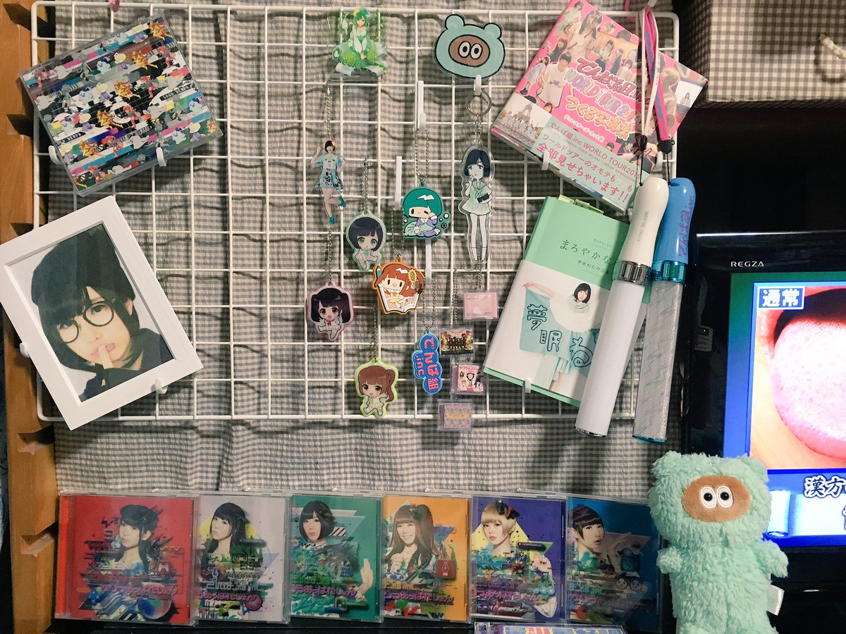 無用きゅん でんぱグッズラックを作っているよ 100均グッズ最ps最高 オタクの為の収納術 T Co Y0sa8pxelb Twitter