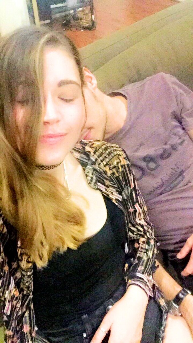 Mansmell's tweet photo. When an English girl actually likes a french guy #intermingle #unheardof #english #french https://t.co/Y2UWgiR5St