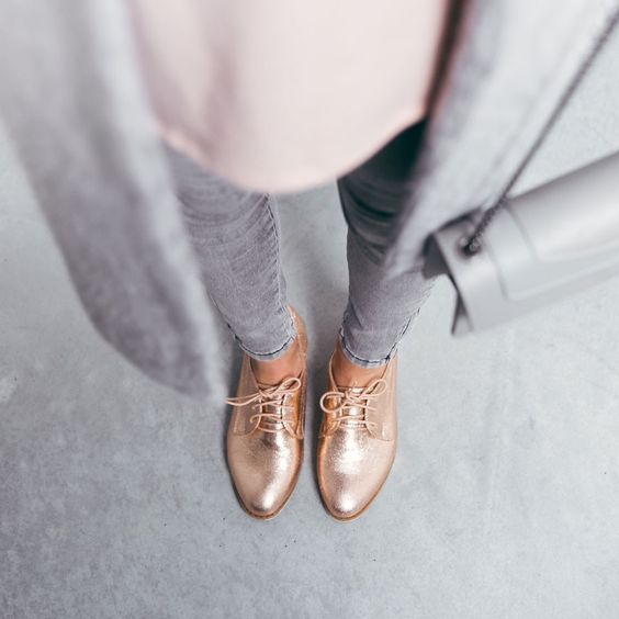 TheReadyPretty's tweet photo. GOING BROGUE // Lace up, rose gold brogues are WAY more interesting than your basic slip-ons. #readypretty #dressbetter #shoelove https://t.co/b1KbsdnjAJ