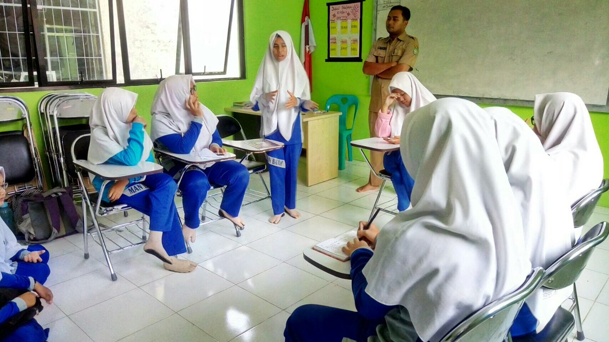 MB_EClub's tweet photo. Hi guys! 🙌 today we have our first debate simulation from our tutors!! For members, you must be ready to join the next debate for next week! https://t.co/khMNRecGHd